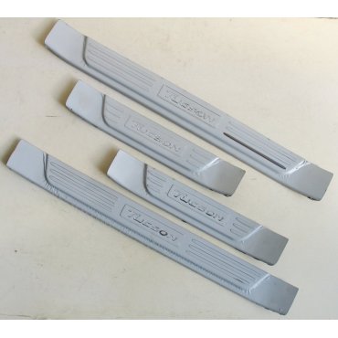 Hyundai Tucson TL 2015 накладки нижние  на пороги дверных проемов, тип H