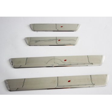 Toyota Hilux Revo 2014 накладки на пороги дверных проемов V1