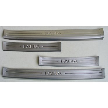 Skoda Fabia 3 накладки защитные на пороги дверных проемов 