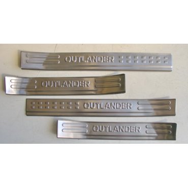 Mitsubishi Outlander 2015  накладки на пороги дверных проемов тип C